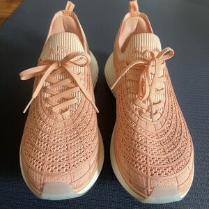 APL Techloom Zipline Tennis Shoes, Women’s size 10. EUC